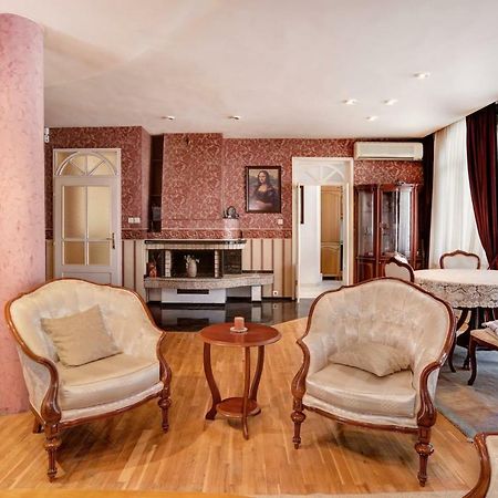 Aristocratic, Elegant, Designer Top Central Apartment Sofia Luaran gambar